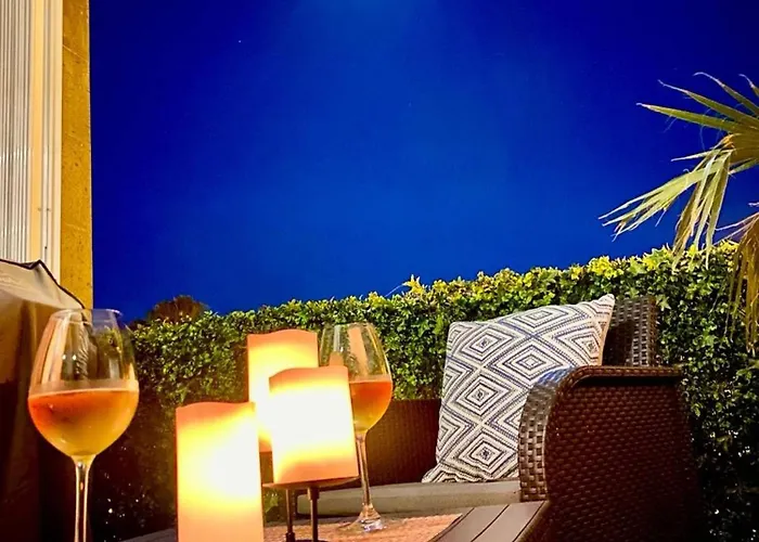 Cozy Cabo 2br, Shared Pool, Gated Community, 20 Walk To