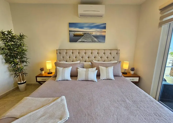 Cozy Cabo 2br, Shared Pool, Gated Community, 20 Walk To *