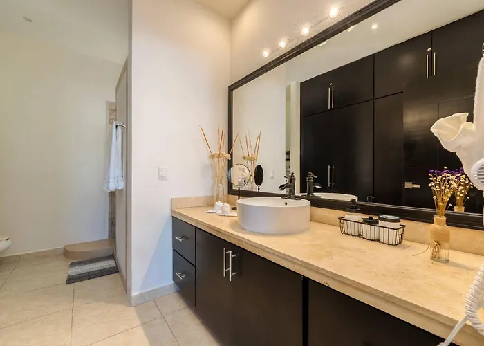Сasa de vacaciones Cozy Cabo 2br, Shared Pool, Gated Community, 20 Walk To *