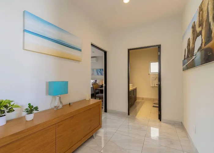 Cozy Cabo 2br, Shared Pool, Gated Community, 20 Walk To