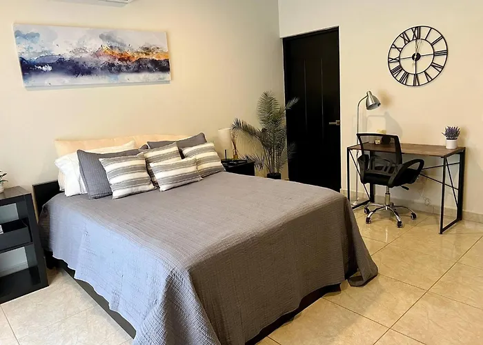 Cozy Cabo 2br, Shared Pool, Gated Community, 20 Walk To