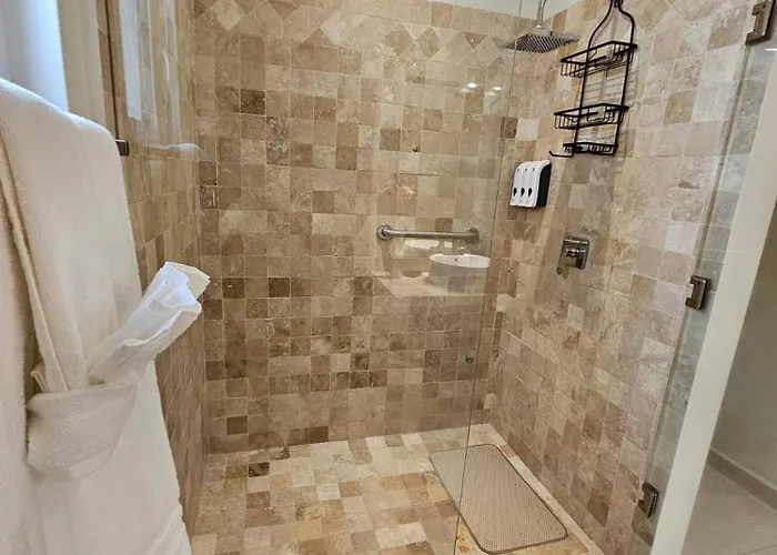 Cozy Cabo 2br, Shared Pool, Gated Community, 20 Walk To * Cabo San Lucas