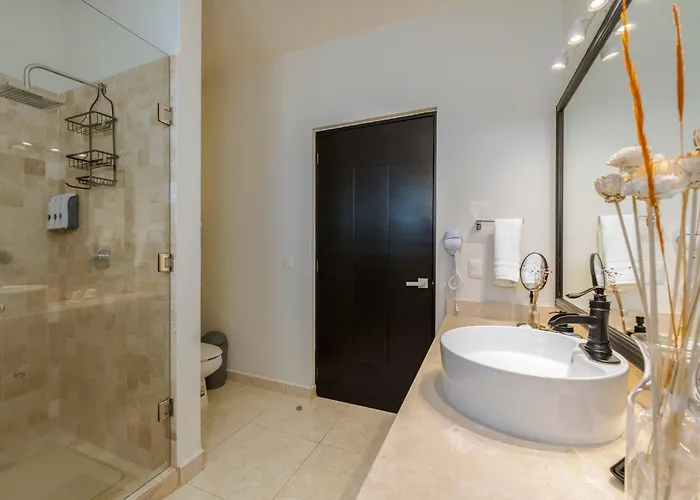 Cozy Cabo 2br, Shared Pool, Gated Community, 20 Walk To Сasa de vacaciones Cabo San Lucas