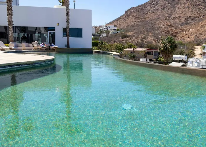 Cozy Cabo 2br, Shared Pool, Gated Community, 20 Walk To Сasa de vacaciones