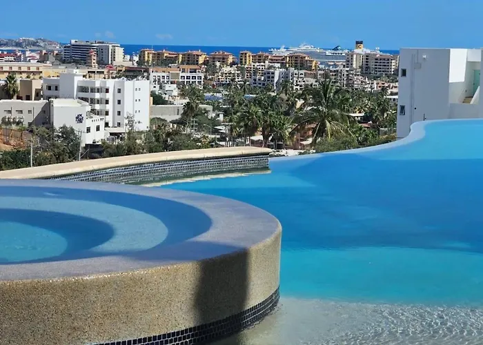 Cozy Cabo 2br, Shared Pool, Gated Community, 20 Walk To Сasa de vacaciones